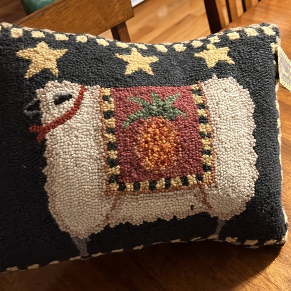 Peking Handicraft by Karen Cruden welcome Sheep Hooked Pillow - Picture 2 of 8